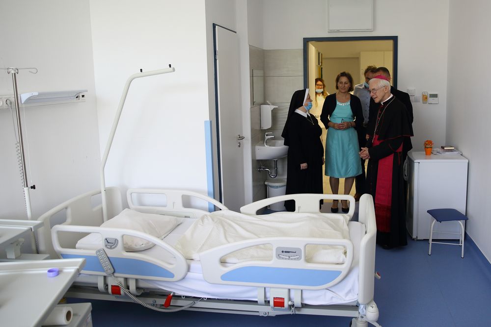 Nunciusi látogatás és szoborszentelés kórházunkban